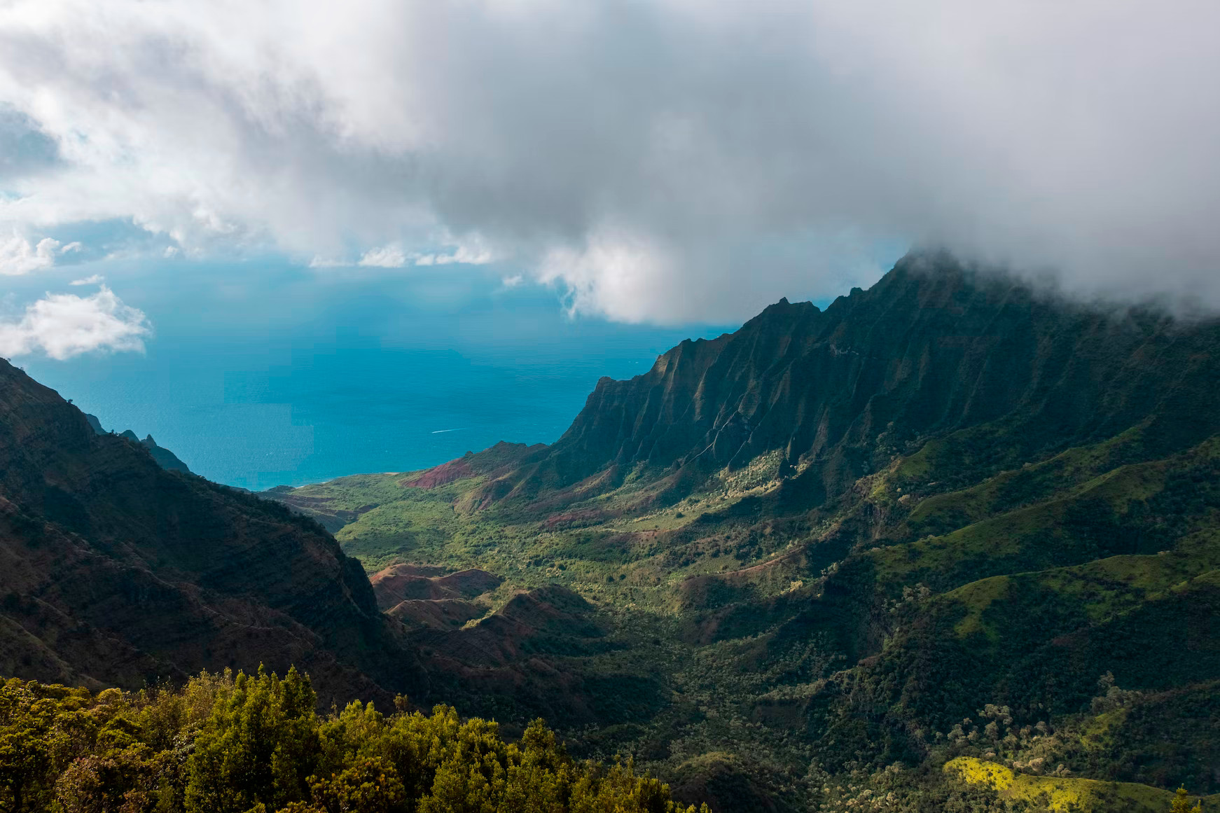Cover Image for Unveiling the Magic of Kauai Hikes: A Local's Guide to the Ultimate Hiking Holiday