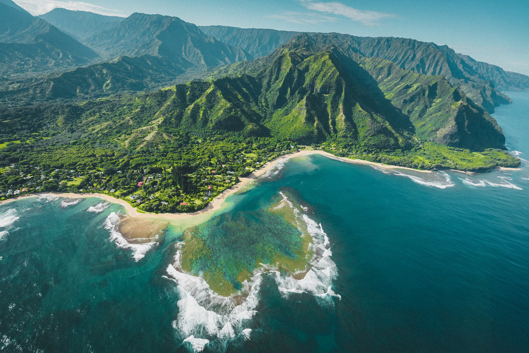 Cover Image for Riding the Waves of Paradise: Discover Kauai, the Ultimate Surfing Holiday Destination