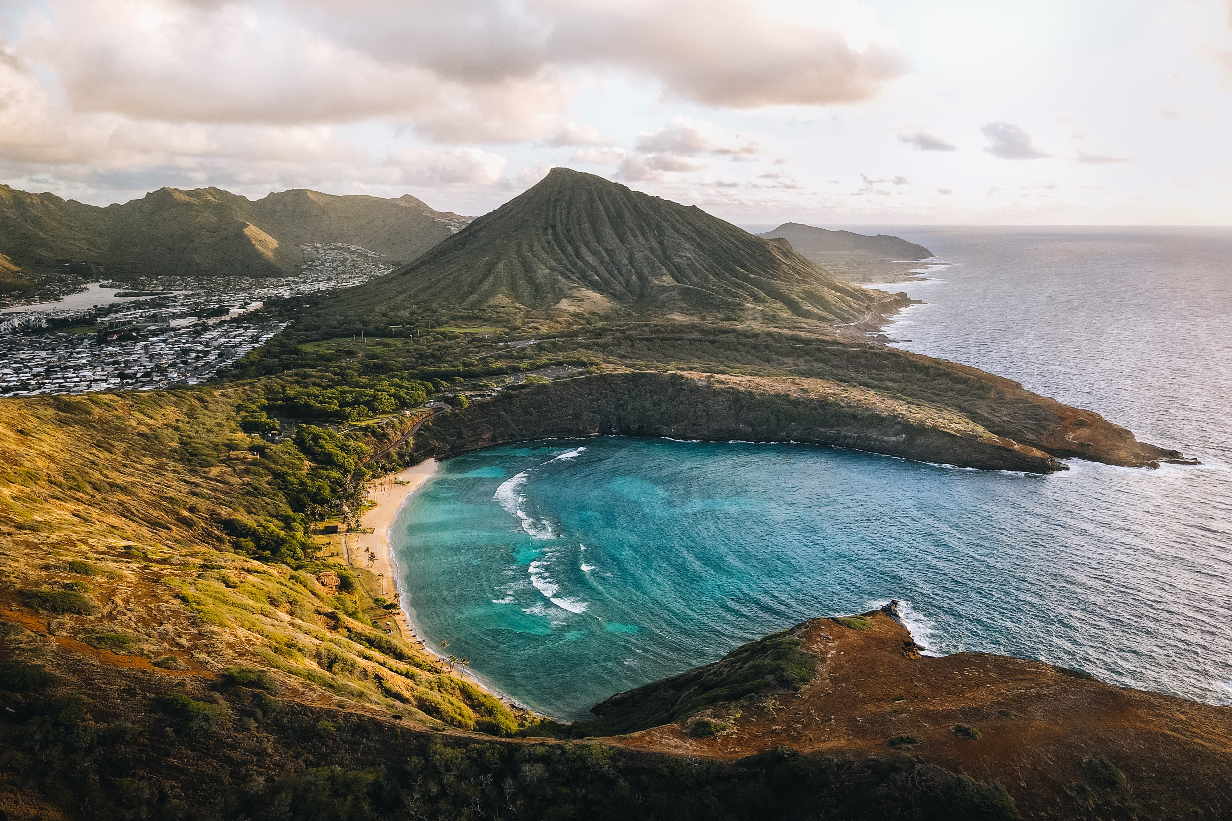 Cover Image for Explore Oahu Like a Local: A Guide to the Island's Best-Kept Secrets